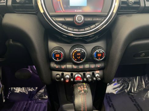 Used 2019 MINI Cooper S w/ Premium Package image 17