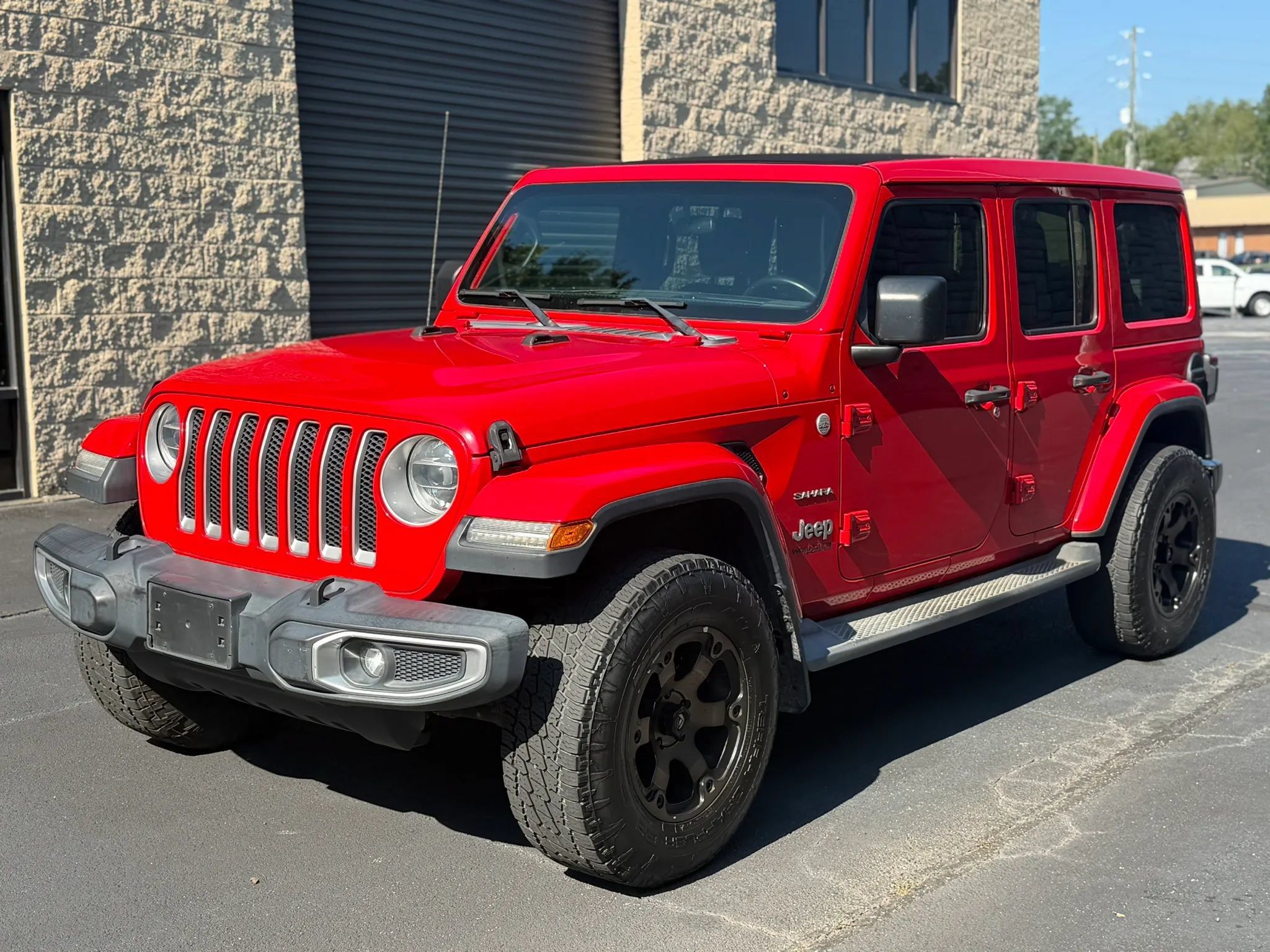 Used 2019 Jeep Wrangler Unlimited Sahara w/ LED Lighting Group AWD/4WD image 2