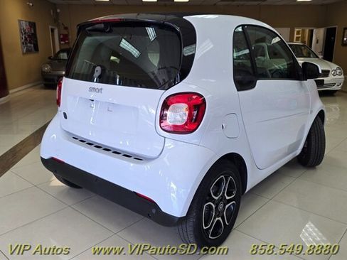 Used 2018 smart fortwo electric drive RWD image 5