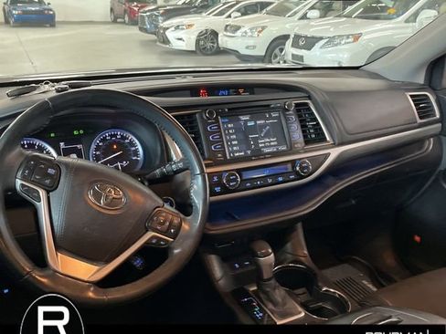 Used 2017 Toyota Highlander Limited image 9