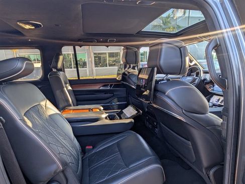 Used 2022 Jeep Grand Wagoneer Series III w/ Rear Seat Video Group 1 AWD/4WD image 17