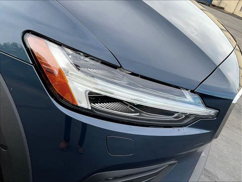 New 2026 Volvo V60 B5 Cross Country Plus w/ Climate Package image 32