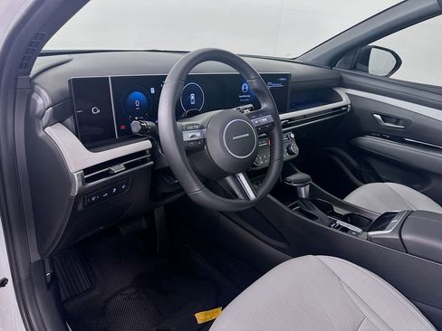 Certified 2025 Hyundai Santa Cruz Limited image 9