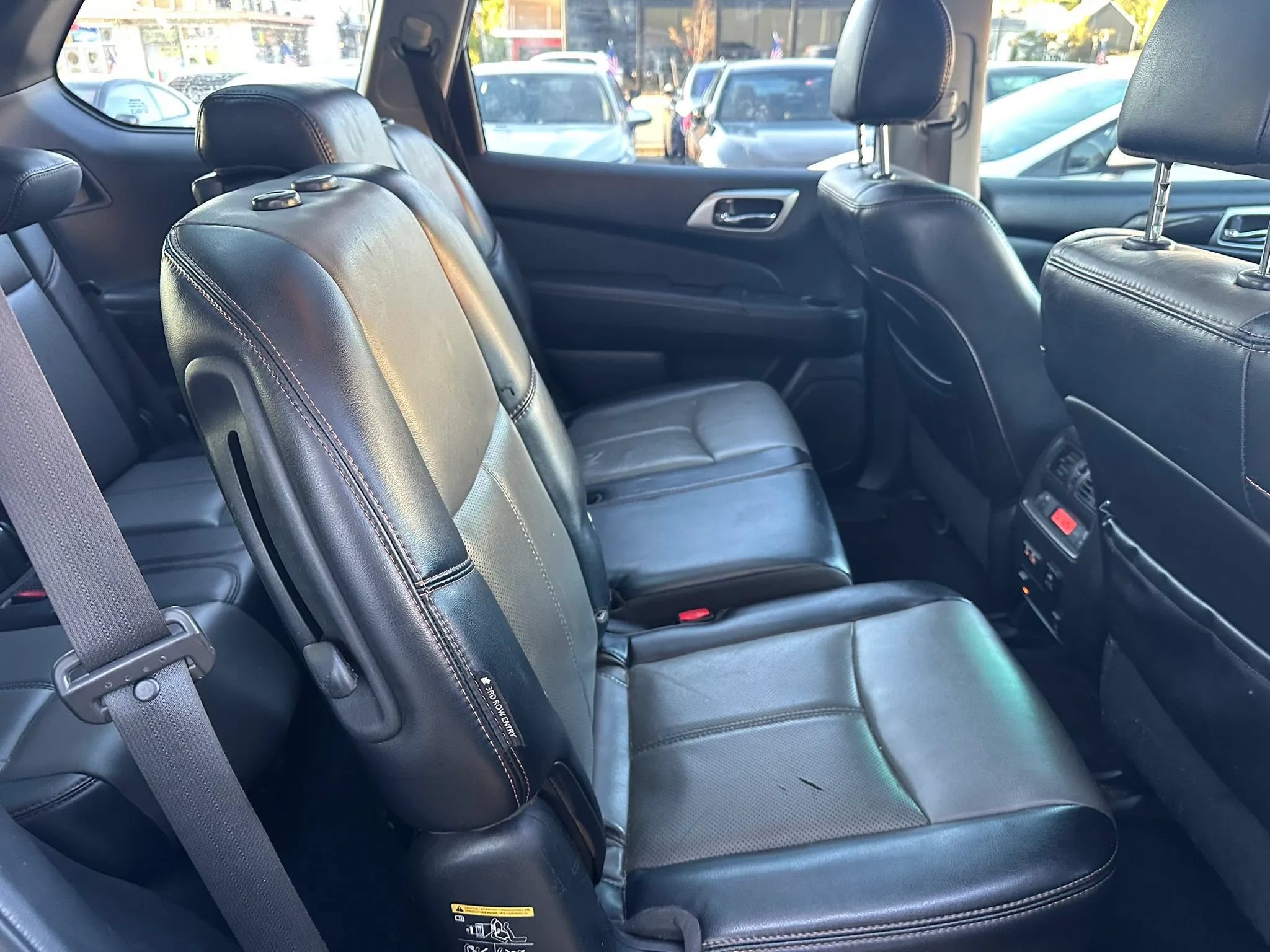 Used 2019 Nissan Pathfinder SL FWD image 7