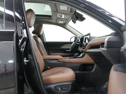 Used 2026 Toyota Grand Highlander Platinum image 11