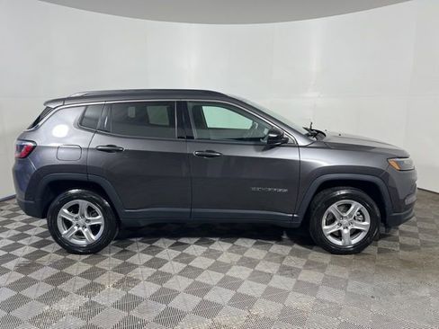 Used 2024 Jeep Compass Latitude image 10