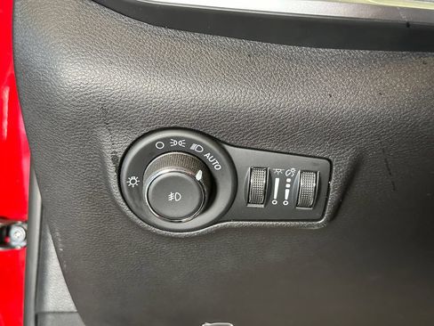 Used 2025 Jeep Compass Latitude AWD/4WD image 18