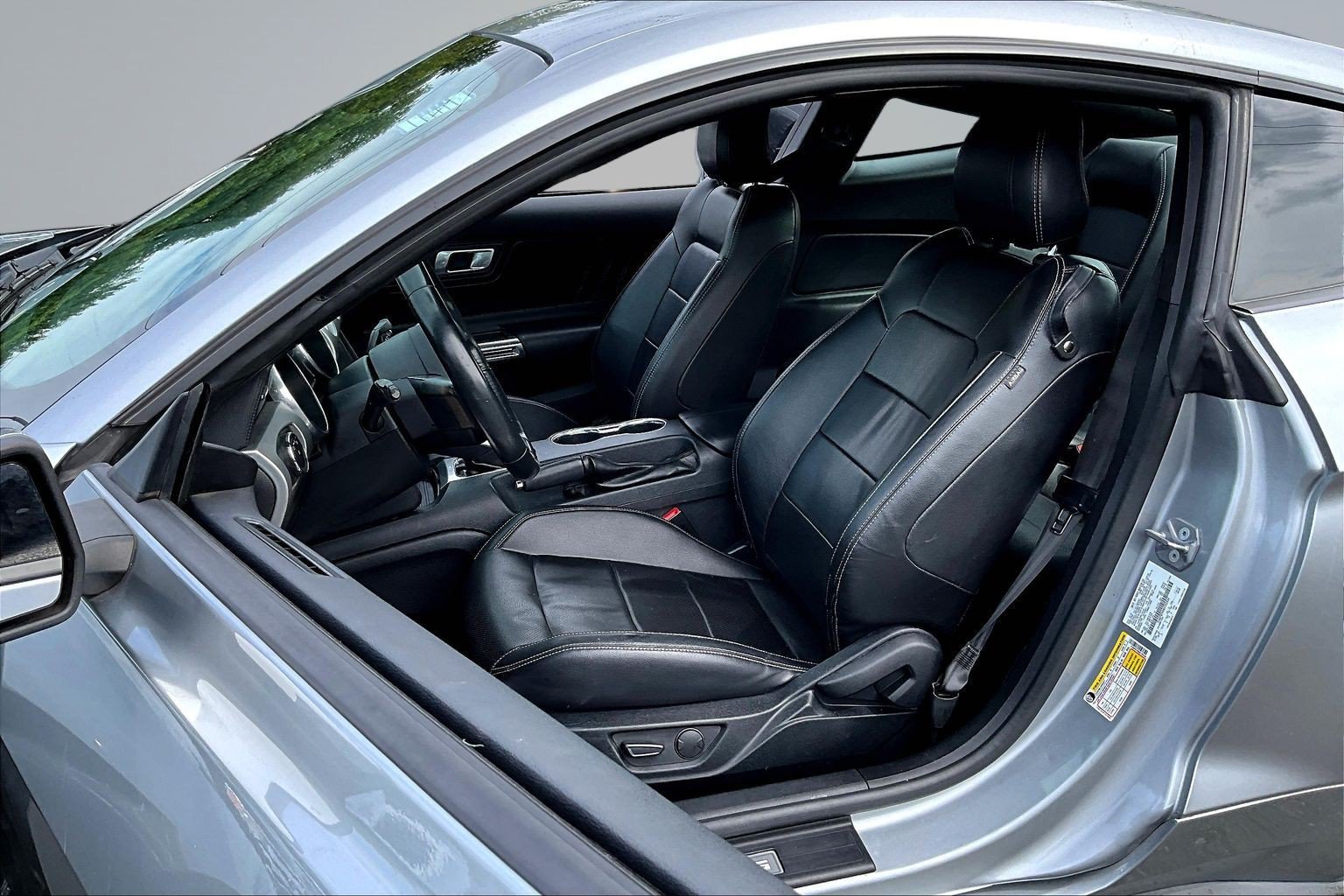 Used 2022 Ford Mustang Premium RWD image 18