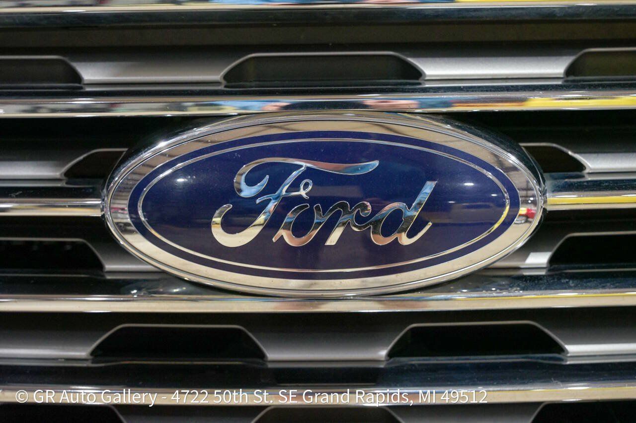 Used 2019 Ford Edge Titanium w/ Cargo Accessory Package FWD image 21