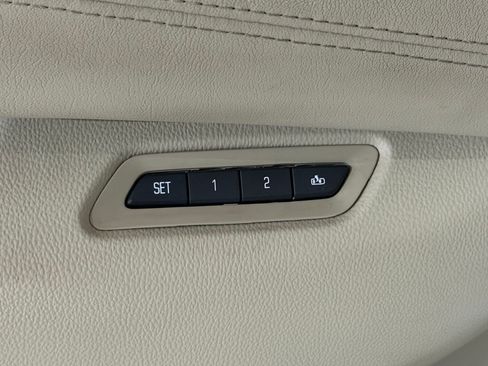 Used 2017 Cadillac Escalade Premium Luxury RWD image 16