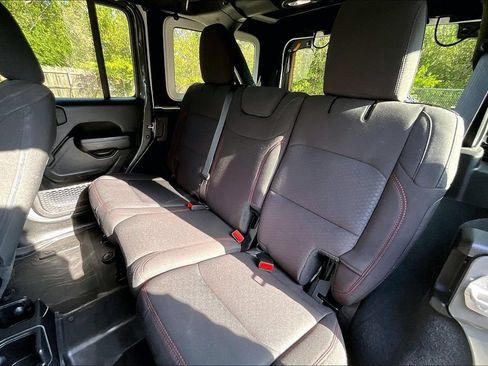 Used 2023 Jeep Wrangler Unlimited Rubicon w/ Cold Weather Group AWD/4WD image 36