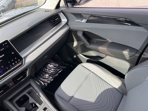 New 2026 Volkswagen Tiguan SE image 26