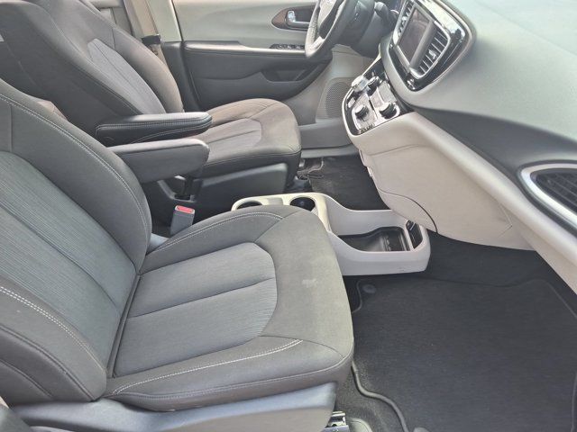 Used 2023 Chrysler Voyager LX FWD image 31