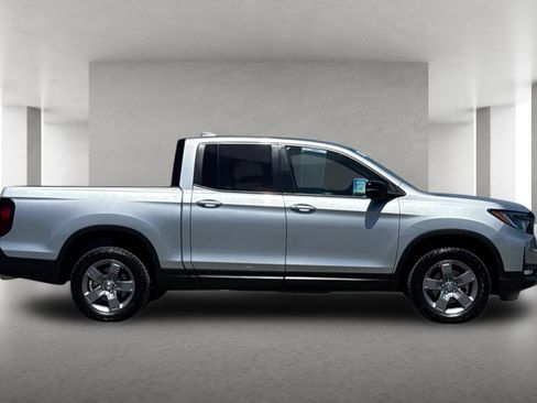 Used 2025 Honda Ridgeline TrailSport image 3