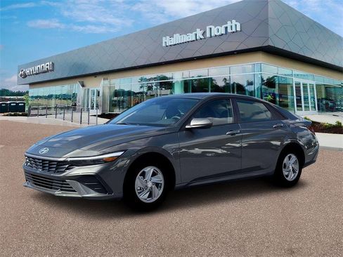 New 2026 Hyundai Elantra SE image 2