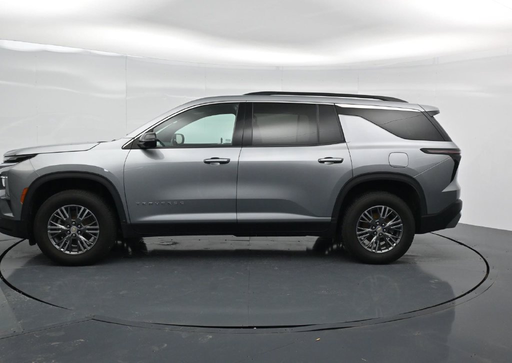 Used 2024 Chevrolet Traverse LT FWD image 4