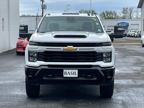 Used 2025 Chevrolet Silverado 2500 Custom w/ Custom Value Package AWD/4WD image 9