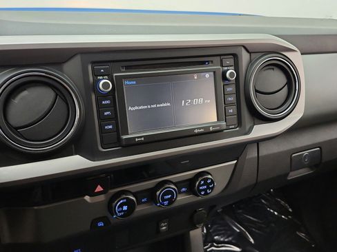 Used 2017 Toyota Tacoma SR5 w/ Tow Package RWD image 10