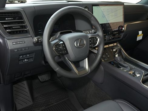 Used 2026 Lexus GX 550 w/ Accessory Package (ZB) AWD/4WD image 2