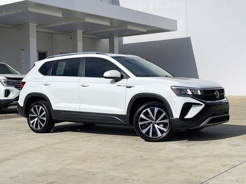 Used 2022 Volkswagen Taos SE image 5