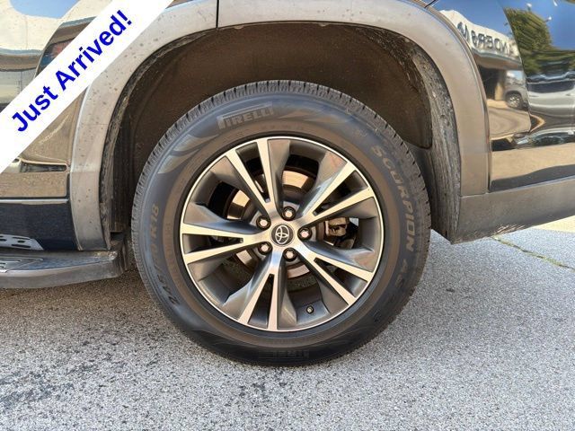 Used 2018 Toyota Highlander LE FWD image 11