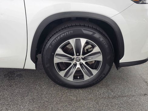 Used 2023 Toyota Highlander XLE FWD image 9