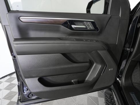 Used 2026 Chevrolet Tahoe Z71 w/ Comfort Package image 18