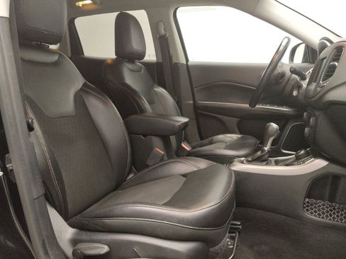 Used 2018 Jeep Compass Latitude w/ Popular Equipment Group AWD/4WD image 21