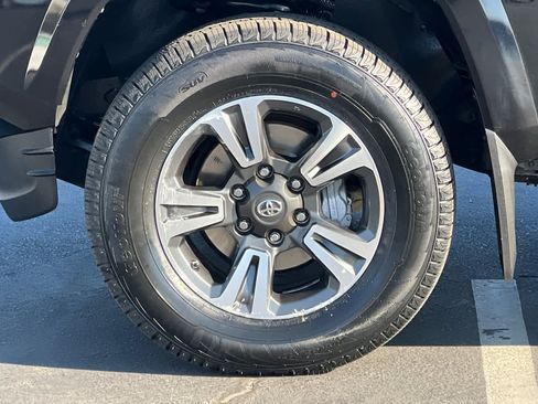 Used 2018 Toyota Tacoma TRD Sport image 27