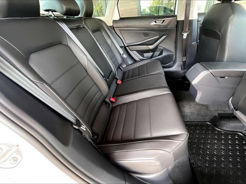 Used 2024 Volkswagen Jetta SE FWD image 21