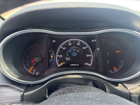 Used 2021 Jeep Grand Cherokee Laredo image 22