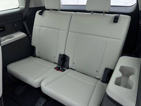 Used 2025 Hyundai Santa Fe Calligraphy image 18