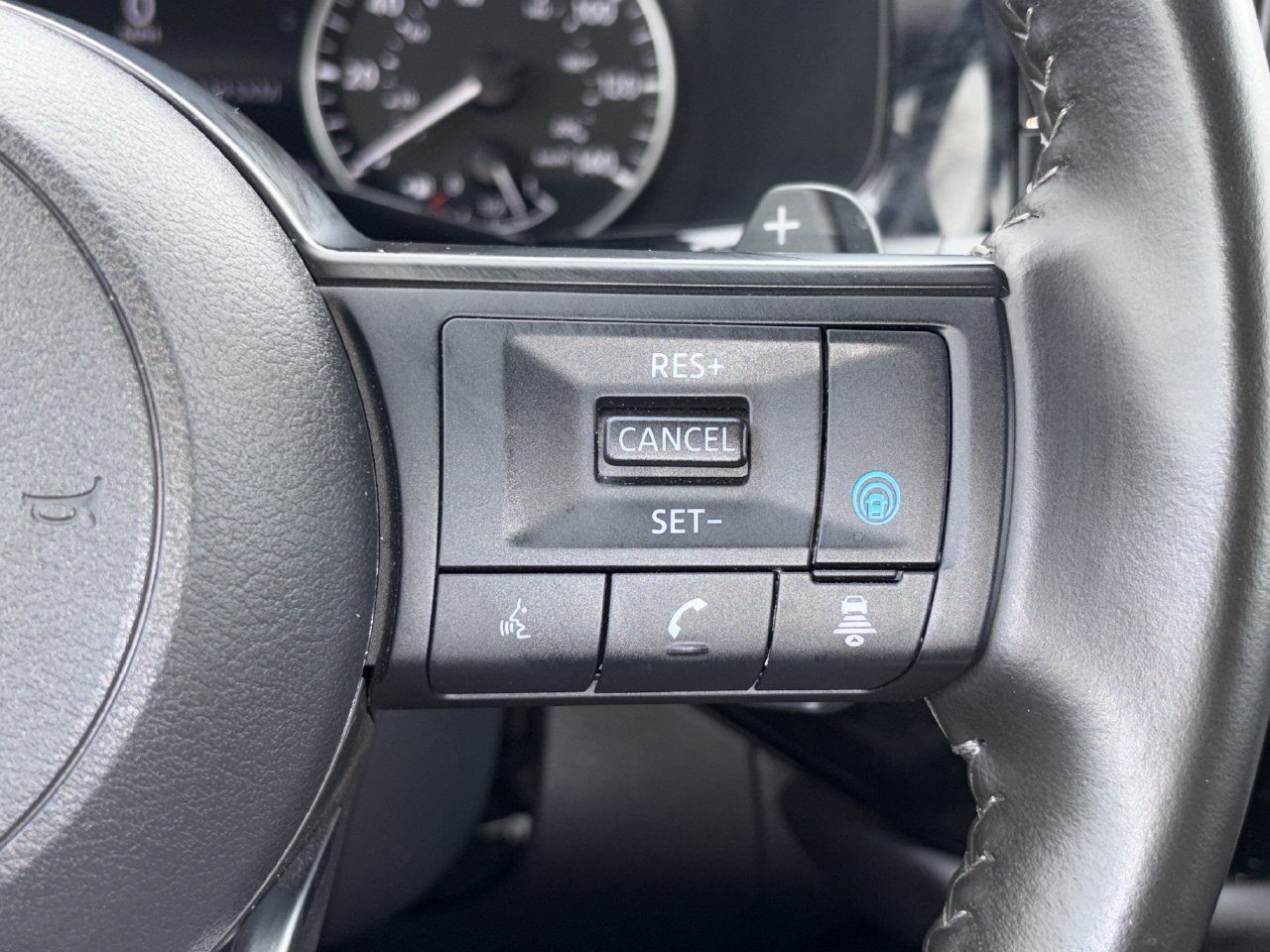 Certified 2025 Nissan Pathfinder SV FWD image 28