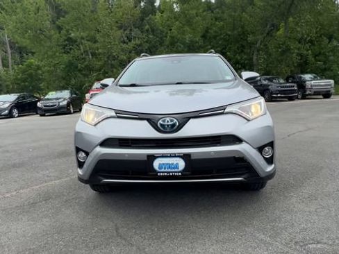 Used 2018 Toyota RAV4 XLE w/ Convenience Package AWD/4WD image 3