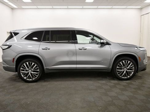 Used 2025 Buick Enclave Avenir w/ Super Cruise Package AWD/4WD image 9