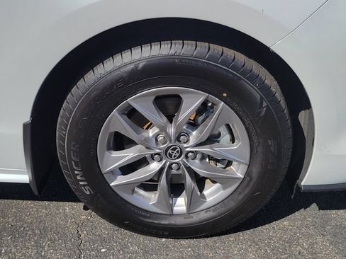 Used 2025 Toyota Sienna XLE w/ XLE Plus Package AWD/4WD image 6