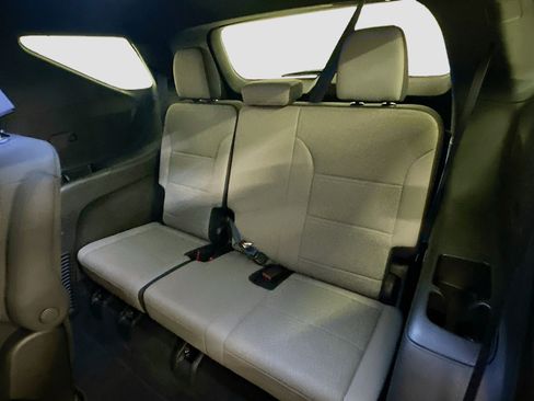 Used 2025 Chevrolet Traverse LT image 29