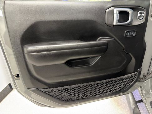 Used 2021 Jeep Gladiator Mojave w/ Cold Weather Group AWD/4WD image 14
