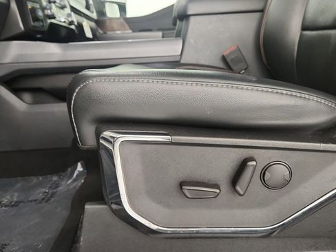 Used 2024 Ford F250 Lariat w/ Black Appearance Package image 13