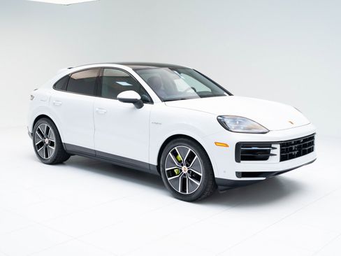 New 2026 Porsche Cayenne E-Hybrid Coupe image 7