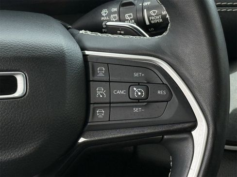 Used 2022 Jeep Grand Cherokee L Laredo image 14