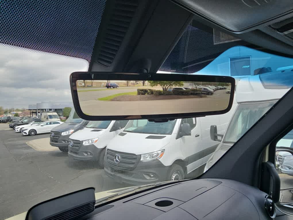 Used 2025 Mercedes-Benz Sprinter 2500 image 18