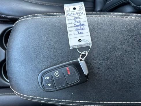 Used 2016 Jeep Cherokee Limited AWD/4WD image 43