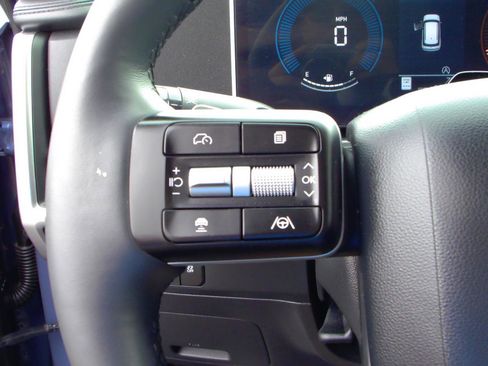 Used 2025 Hyundai Santa Fe SEL AWD/4WD image 17