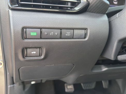 Used 2025 Nissan Sentra SR FWD image 19