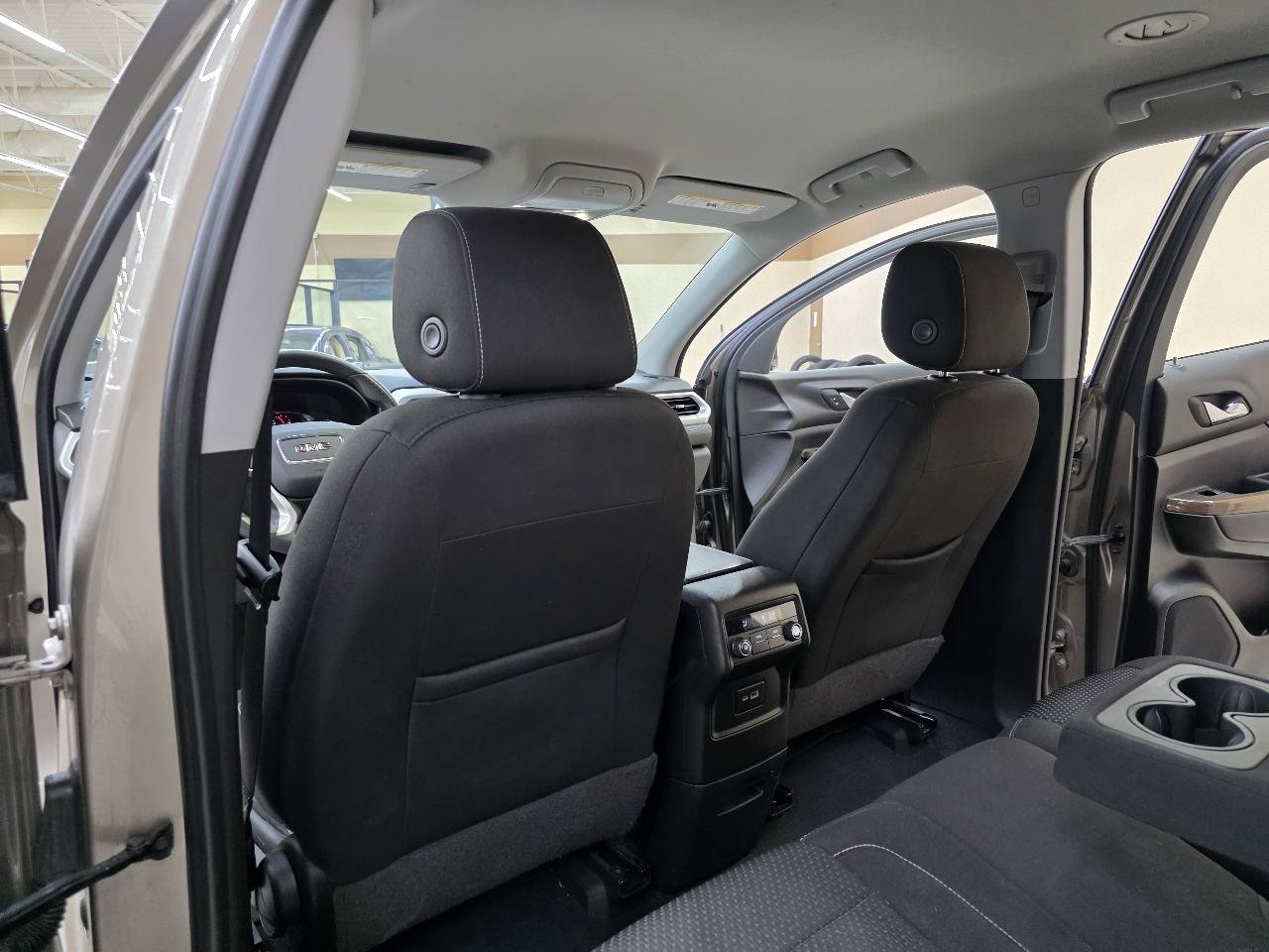 Used 2022 GMC Acadia SLE FWD image 26