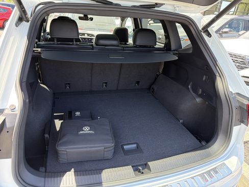 Used 2024 Volkswagen Tiguan SEL R-Line AWD/4WD image 27