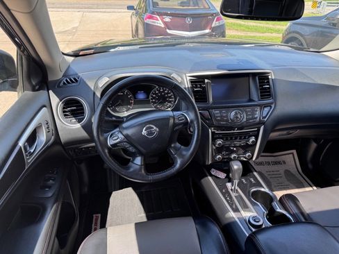 Used 2020 Nissan Pathfinder SL AWD/4WD image 19