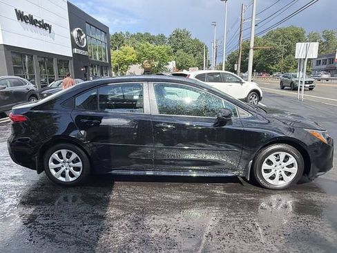 Used 2025 Toyota Corolla LE FWD image 9