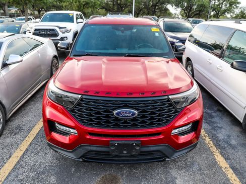 Used 2024 Ford Explorer ST-Line w/ Class IV Trailer Tow Package RWD image 5